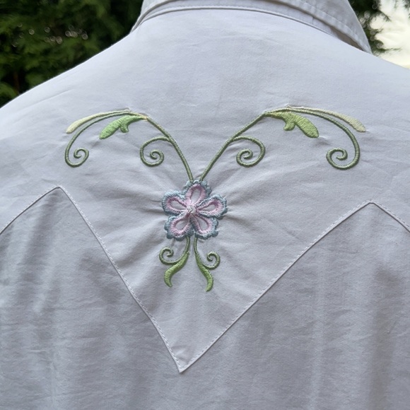 Roper Western Style White Blouse with Flowery Embroidery - Picture 7 of 9